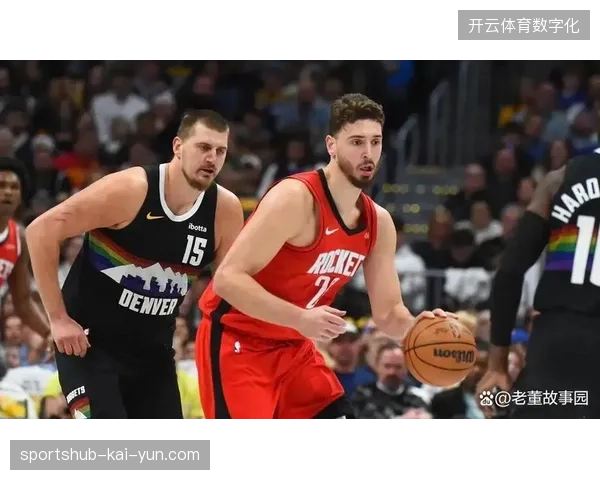申京与汤普森搭档的内线组合，帮助火箭队统治了联盟的禁区篮板